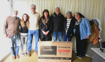 LUEGO DEL SORTEO, ARVIGE ENTREG EL TELEVISOR AL CONTRIBUYENTE GANADOR